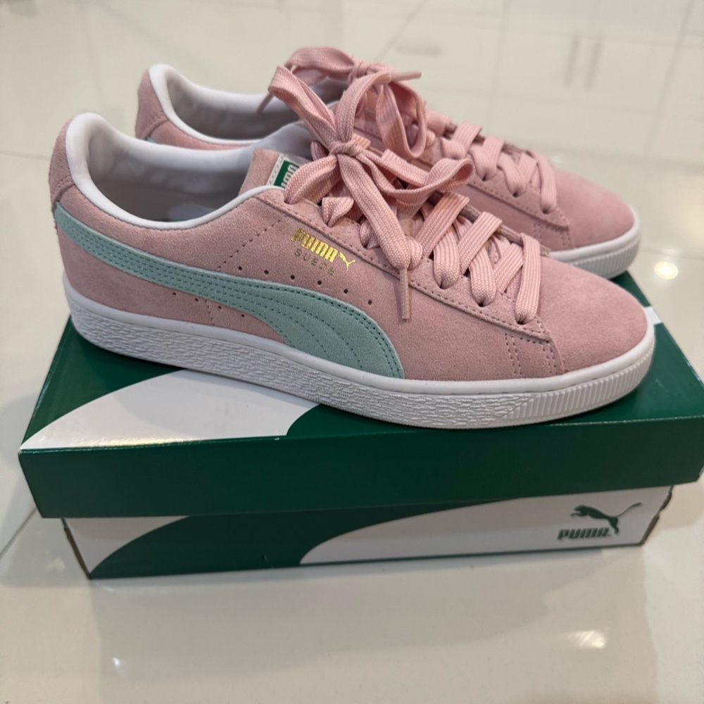 Puma Pink and Green Sneakers Suede Classic size 6.5 junior big kids women’s 8.5